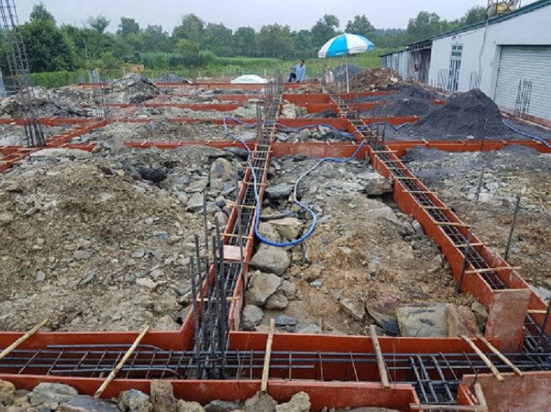 xây nhà trời mưa tốt hay xấu