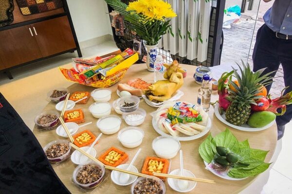 Mâm cúng về nhà mới