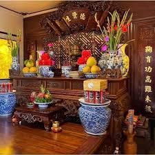 Vị trí đặt hoa trên bàn thờ thu hút tài lộc